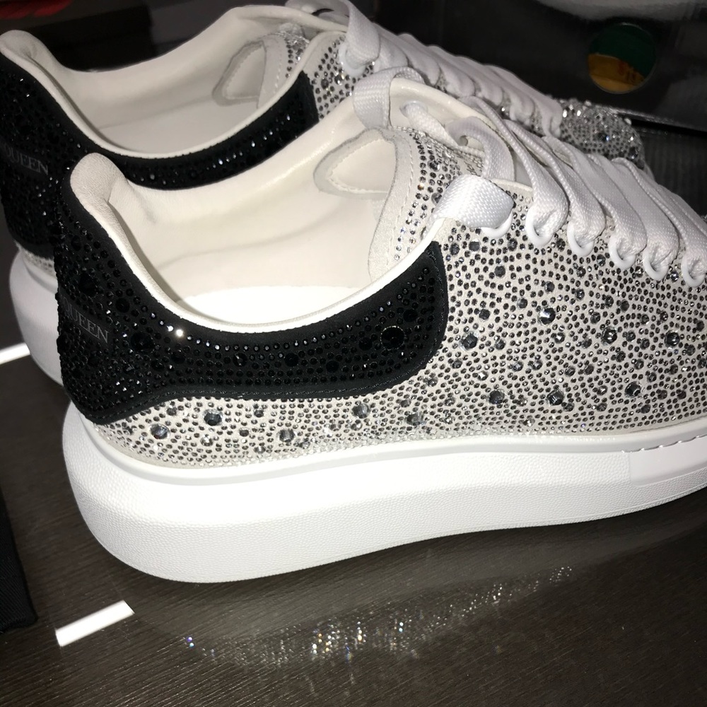 Alexander McQueen men's sneakers black and white size 40 missing box